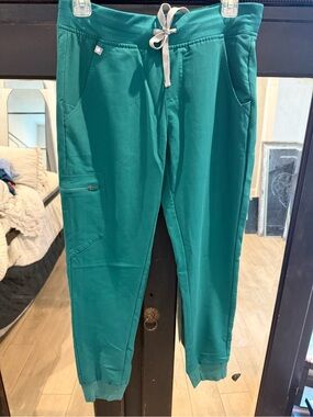 FIGS Zamora Scrub Joggers in Hunter Green technical collection